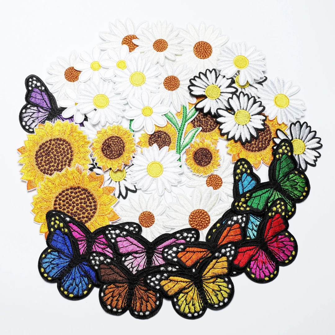 Zufällige 5 Stück Sonnenblumen-weiße Chrysanthemen-Bügeltuch-Aufnäher für Mädchen, Schmetterlings-Blumen-Stickerei-Aufnäher für Mädchen