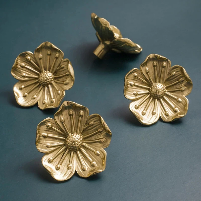 1pc Plum Blossom Flower Shape Antique Brass Furniture Handle Kitchen Cabinet Pull Handle Drawer Wardrobe Cupboard Door Knob