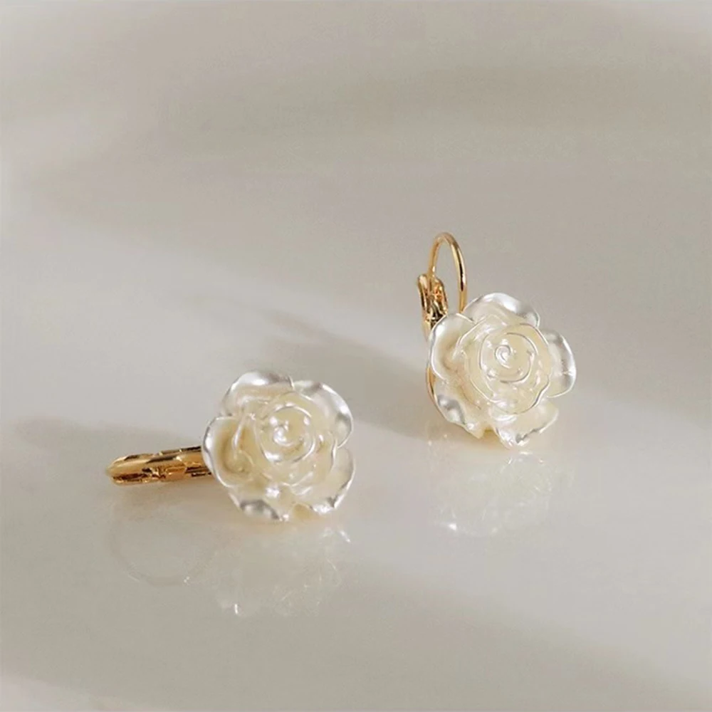 Korean Fashion Elegant Adcanced Sense Gold Color Earring White Camellia Flower Dangle Earrings for Women Summer Party Jewelry