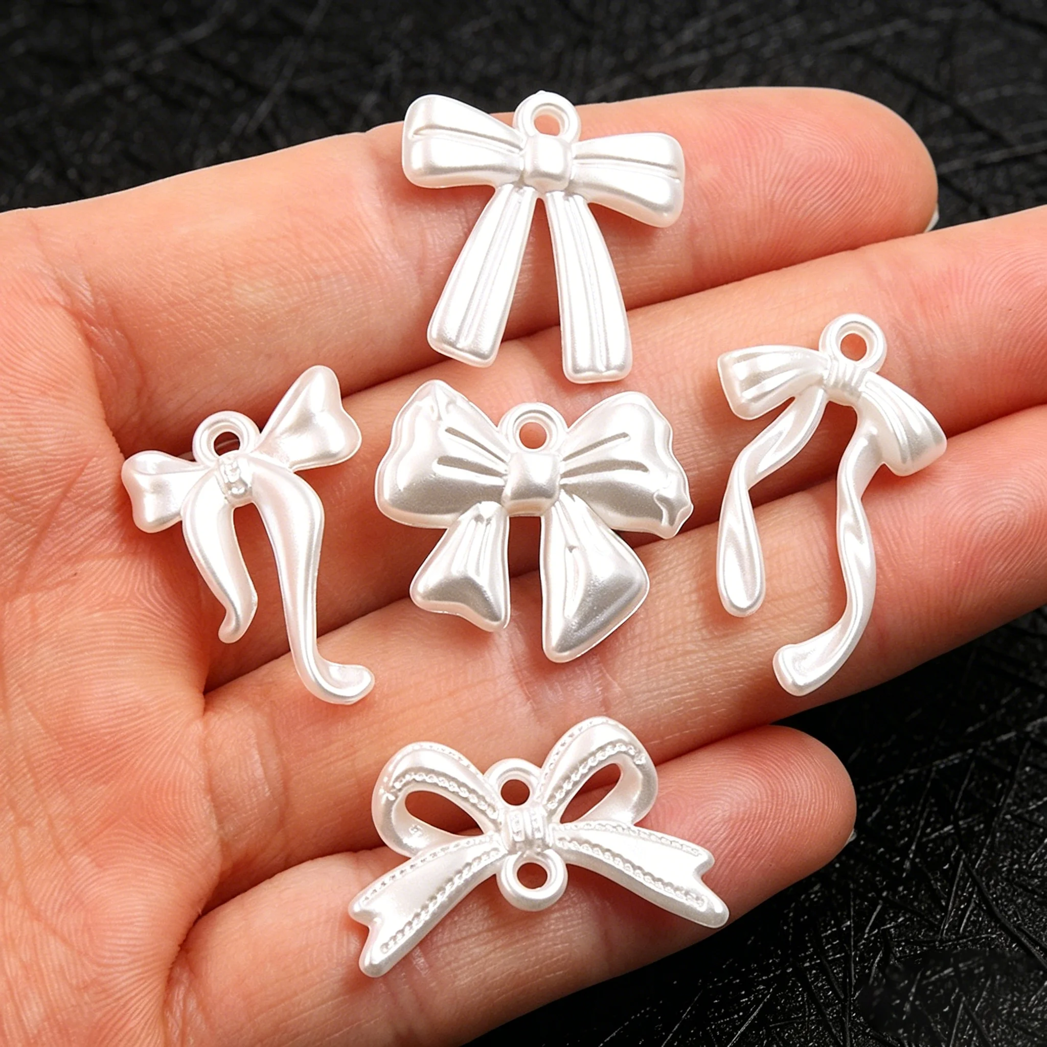 30/50/100g gemischte, zufällige Acryl-Imitationsperlen-Schleifenanhänger für DIY-Armbänder, Halsketten, Schmuckherstellung, Zubehör – Detail 2
