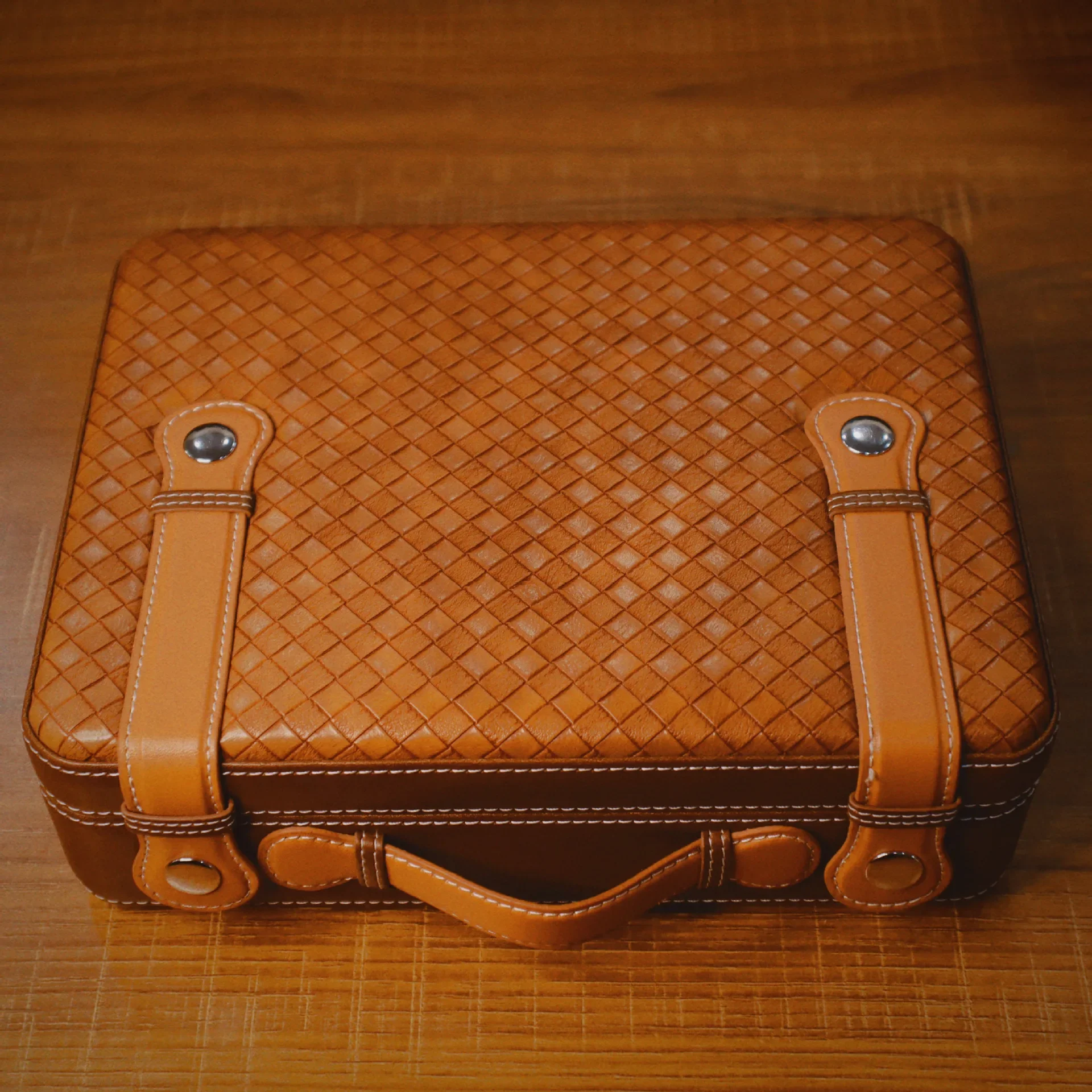 

Портативный модный ручной хьюмидор для сигар, 30 шт., кожаный флип-футляр для сигарет из кедрового дерева