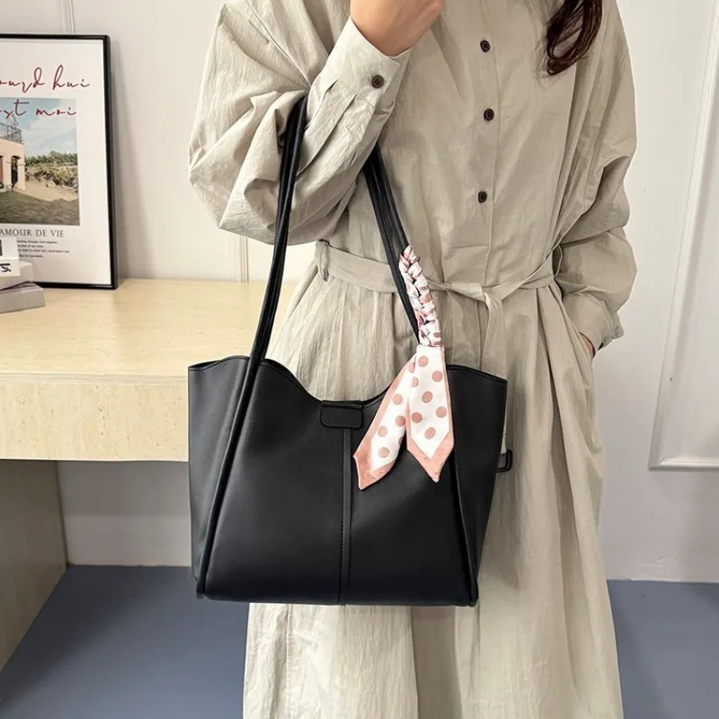 CEEKAY Damen-Tragetasche, cremeweiß, weiches PU-Leder, große Schulterhandtasche mit Schal-Detail und Beutel-Set, für den täglichen Pendelverkehr, lässig – Detail 15