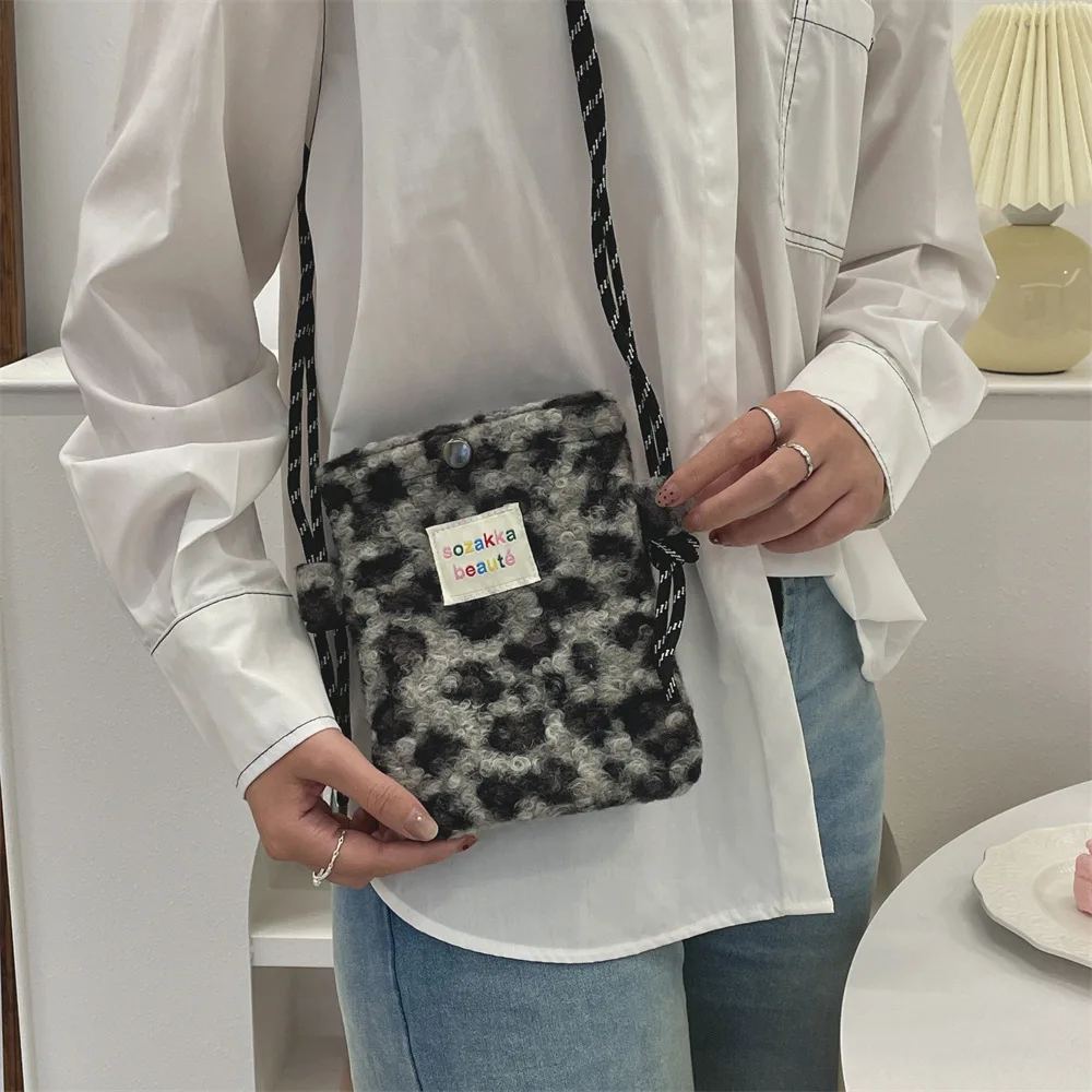 Neue Plüsch-Punkt-Umhängetaschen für Damen, niedliche rosa Umhängetasche, Handtasche, Geldbörsen, tragbare Handytasche – Detail 26