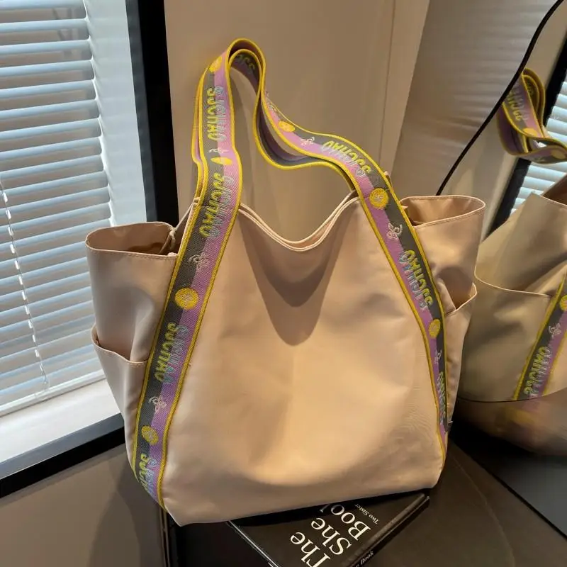 

Large Capaci Nylon op Bag Women's 2025 New Handbag Commuting oulder Tote Bag Outdoors Faion Trend Magnetic Bule