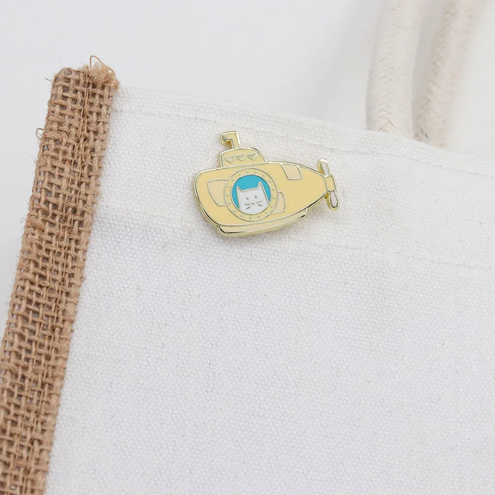 Chat animal broche drôle chat avion volant mignon animal de compagnie chaton collier broche accessoires alliage badge