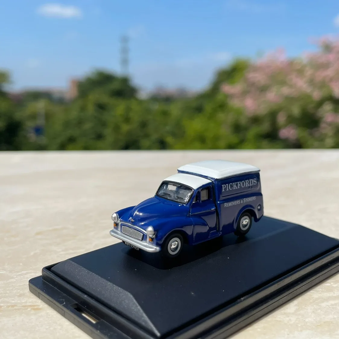 Diecast 1:76 Scale Morris Van Pickup Truck Alloy Car Model Collection Souvenir Static Display Ornaments Vehicle Boy Toy Gifts