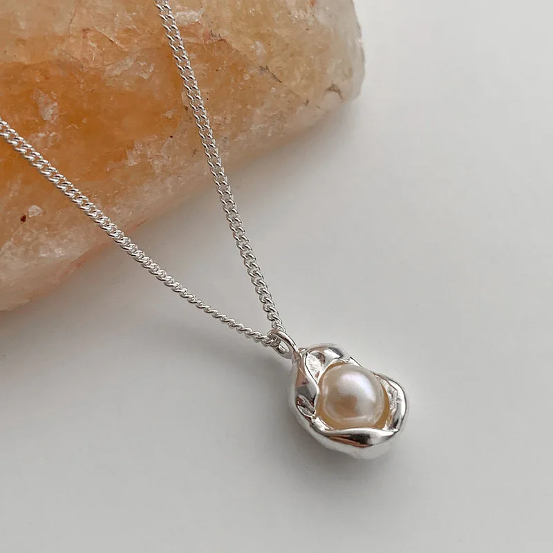 Silver Color Pearl Geometric Necklace Female Simple Design Niche Cold Wind Light Luxury Clavicle Chain Necklace Wholesale