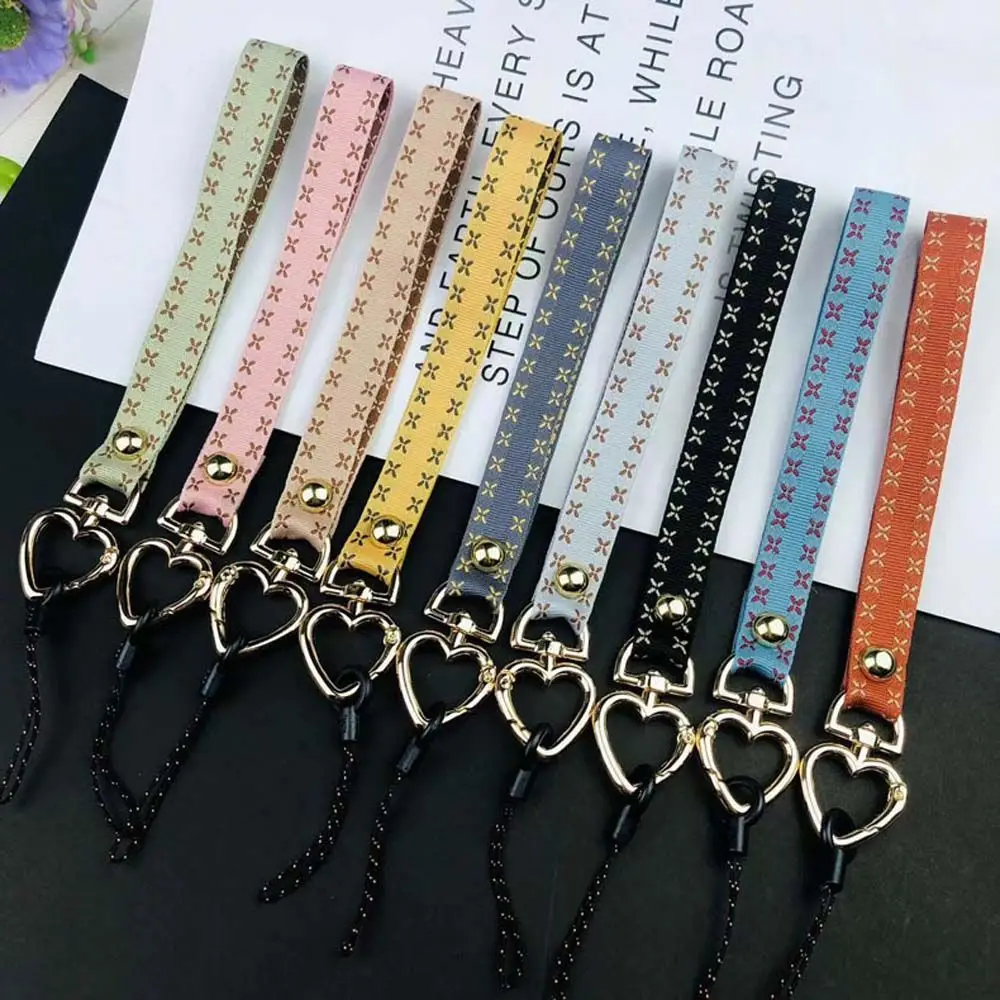 Card Holder Lanyard Heart Pendant Wrist Strap Mobile Phone Accessories Mobile Phone Straps Short Phone Lanyard Keychain Lanyard