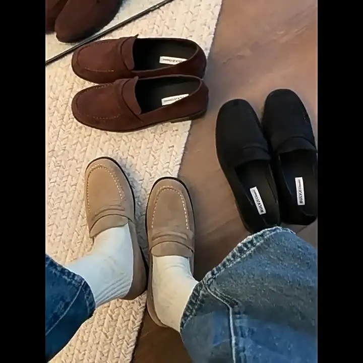 Oxford-mocassins de couro para mulheres, sapatos de boca rasa, com pele, slip-on, dedo do pé quadrado, tênis casual para outono e verão, novo design