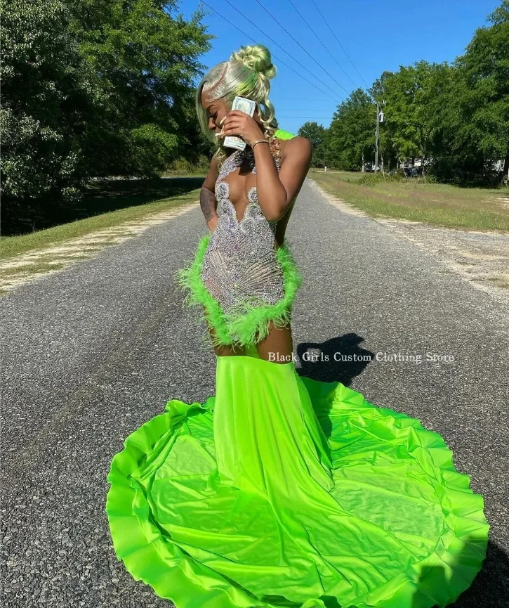 Luxury Fruit Green Mermaid Prom Dress 2024 For Black Girls Shiny Sexy See Through Feather Queen Dress فساتين سهرة