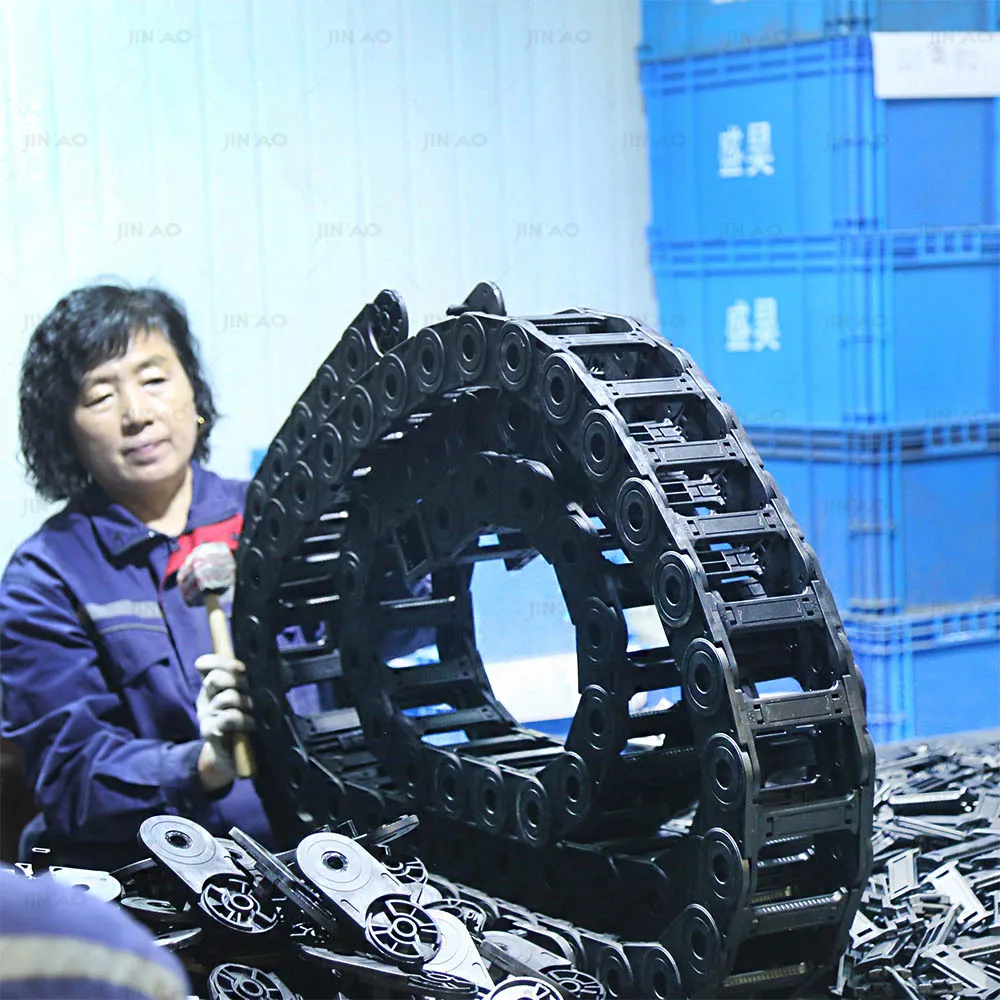 Fully Enclosed Flexible Bridge Type Anti-Static CE & ISO Certified Nylon CNC Machine Tools Cable for 5m/s