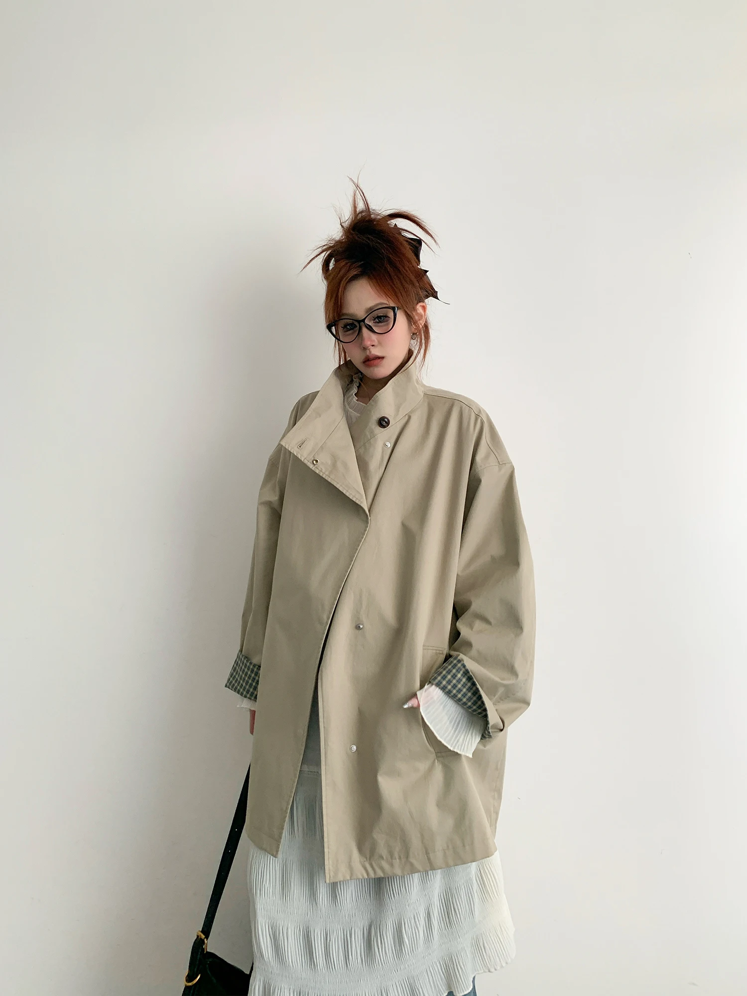 

SuperAen корейский стиль цвета хаки клетчатый Тренч с длинными рукавами и воротником-стойкой для женщин 2023 осеннее новое пальто