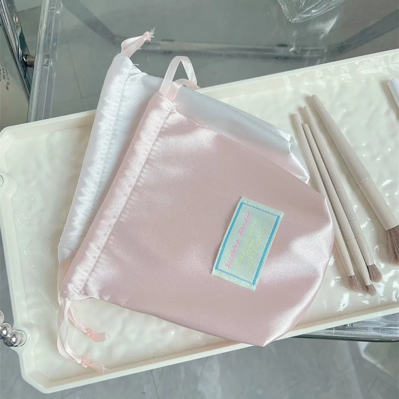 กระเป๋าผ้าซาตินสไตล์เกาหลีแบบมีเชือกผูก  กระเป๋าใส่เครื่องสำอาง  กระเป๋าใส่ของใช้ในห้องน้ำ  กระเป๋าใส่เครื่องประดับแบบพกพา  กระเป๋าจัดระเบียบสำหรับเดินทาง