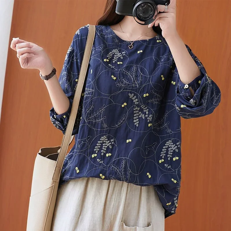 Women's Autumn Loose Base Shirt Covering Flesh to Make Them Look Slimming Lantern Sleeve Embroidered Top