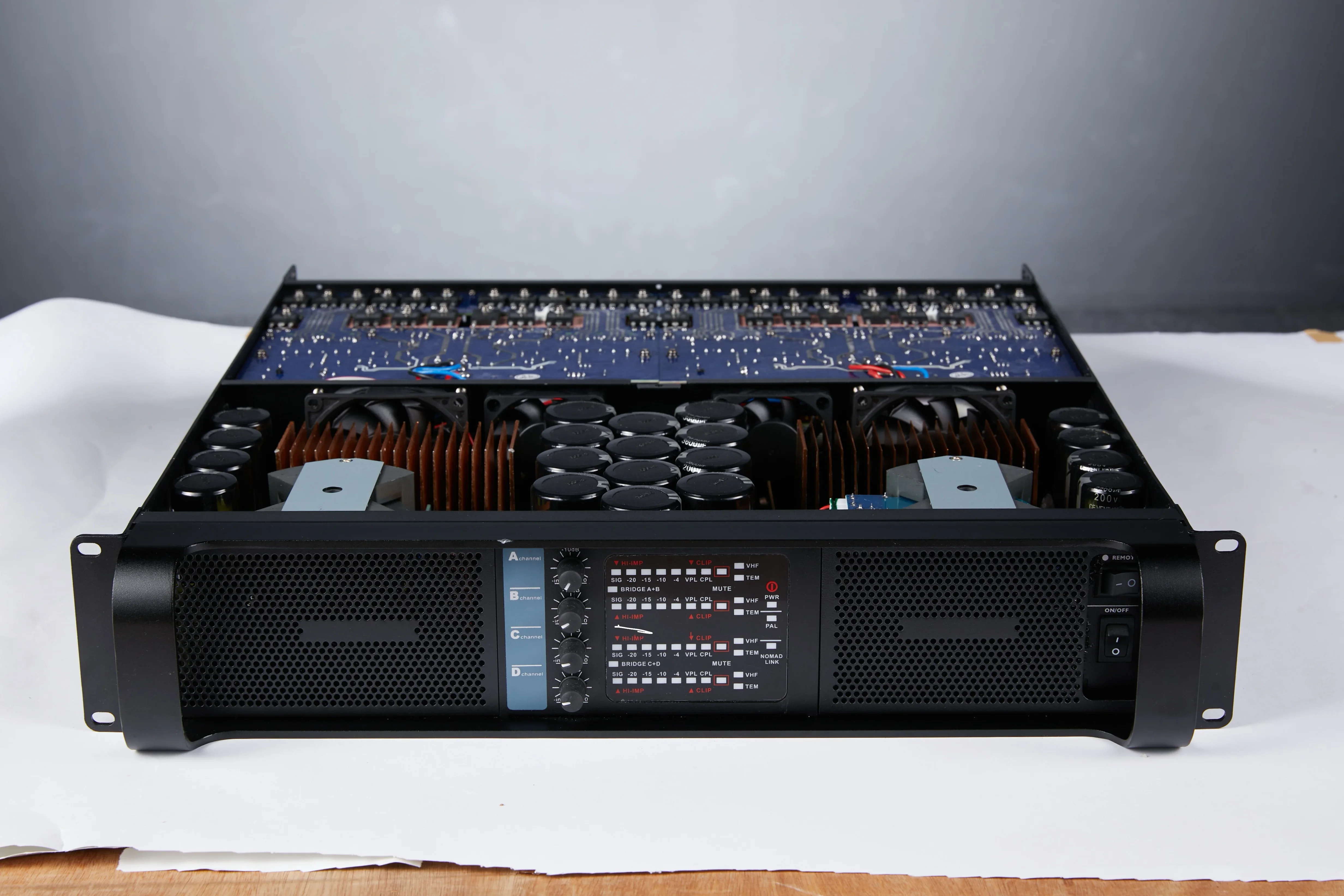 

Самый продаваемый усилитель FP22000Q 4 канала для лаборатории.Gruppen FP10000Q, 2000-8000 Вт, усилитель классаTD с лабораторной группой FP20000Q