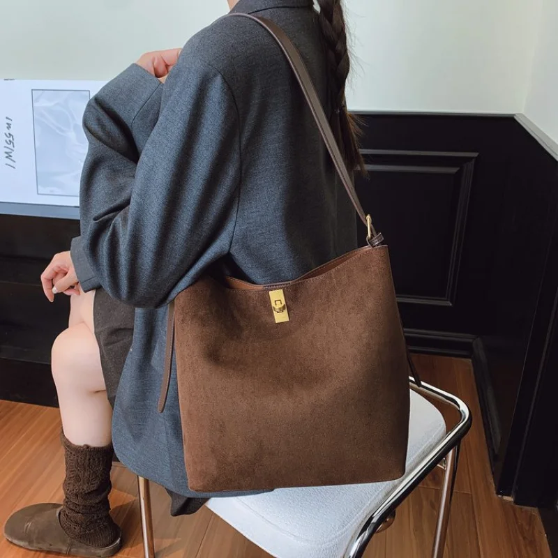 

Fashionable Leather Women's Messenger Bag High-End Luxury Fine Craftsmanship Trendy Vintage Commuter Daily Casual Bag​