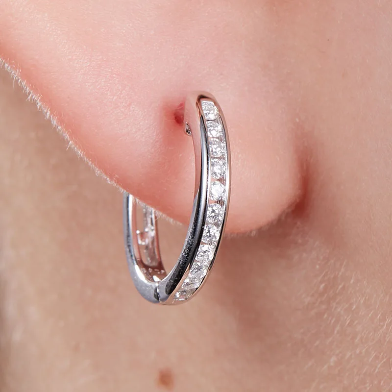 Mosu 2025 أقراط صغيرة S925 فضة إعداد كامل D اللون مويسانيتي دائرة بسيطة هوب الأذن للنساء ارتداء اليومي