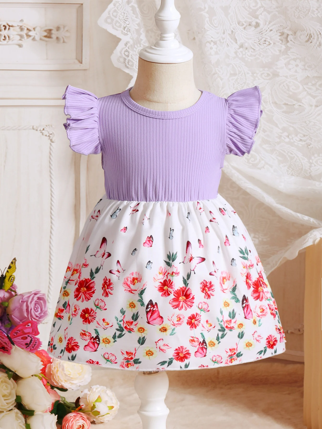 Girls' Summer Floral Dress, Light Purple Ribbed Fabric with Small Flutter Sleeves and Patchwork Design, Skirt with Fresh Floral and Butterfly Prints, Soft Fabric, Cute and Sweet Princess Style, Suitable for Daily Outings, Vacation Trips, and Photo Shoots, Adorable Baby Dress