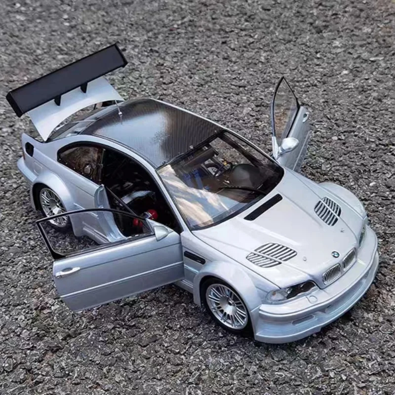 1:18 متوفر في المخزون M3 GTR E46 نموذج سيارة محاكاة مصغر مصنوع من خليط معدني، تمثال للكبار، لعبة للأولاد، هدية عيد ميلاد للأطفال