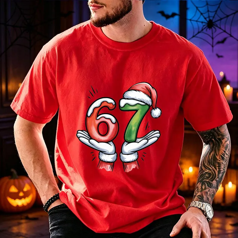 Weihnachts-T-Shirt für Herren, Grafik mit Santa-Handen, die die Zahl 67 halten, kurzärmeliges T-Shirt, Weihnachts- und Feiertags-Freizeitoberteil, Party-Outfit – Detail 4
