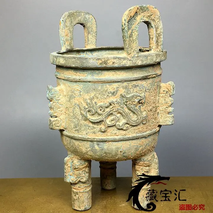 Ancient copper unearthed green three-legged tripod binaural incense burner copper burner old pulp