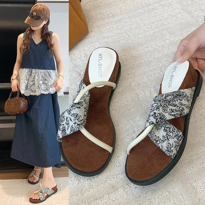 

Versatile Thick Bottom Sandals Women's Summer New Outerwear Fashionable Crossbody Elegant Thick Bottom Beach Slippers Wedge Heel