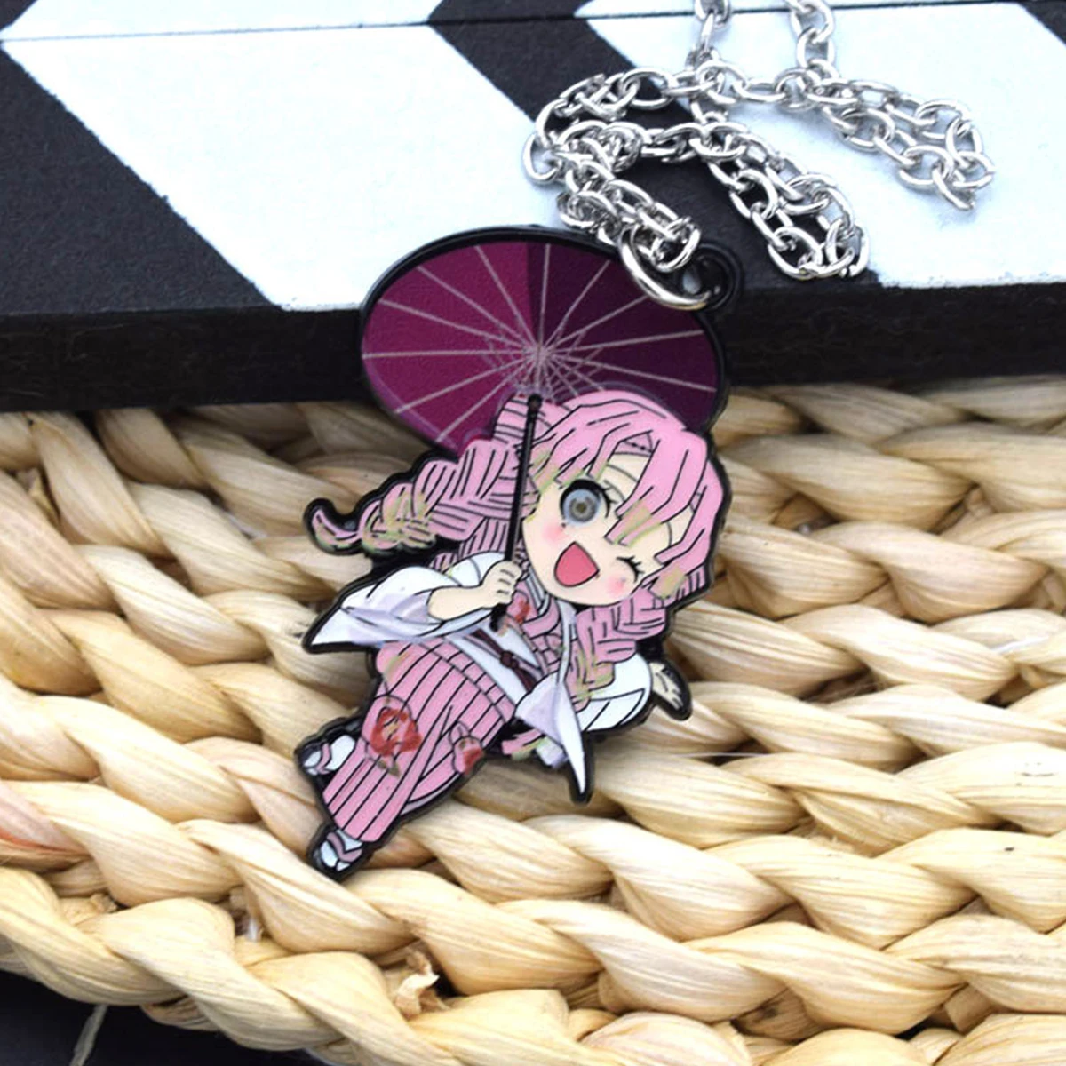 انمي ياباني شيطان القاتل Tokitou Muichirou قلادة قلادة تأثيري اكسسوارات الدعائم الأزياء والمجوهرات هدية للأصدقاء