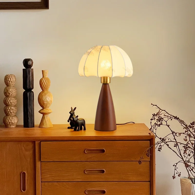 AFRA Contemporary Creativity Table Lamp American Retro Art Living Room Study Villa Hotel Bedroom LED Bedside Desk Light