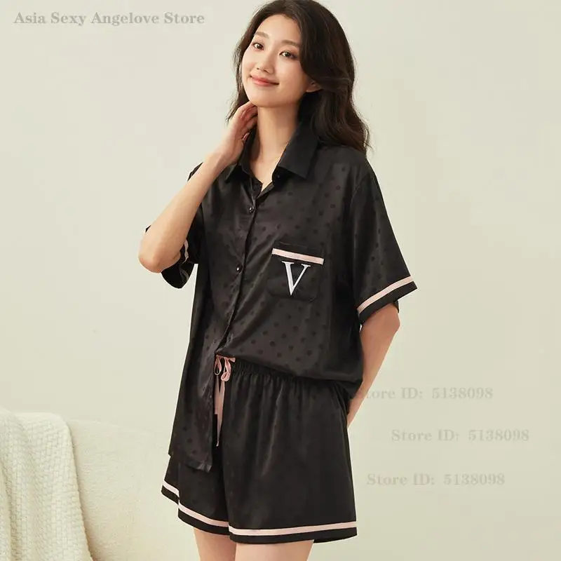 طقم بيجامات جديد لربيع وصيف ملابس نوم مخططة باللون الوردي بأكمام قصيرة بدلة بيجامات من الحرير الجليدي والساتان ملابس منزلية