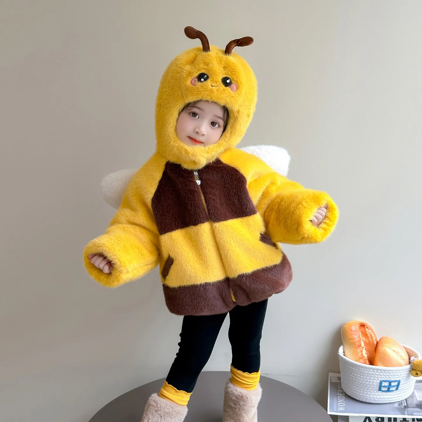 

Cartoon Little Bee Girl Cotton-Padded Jacketkid Thick Coat Warm Top Children's Winter Clothing Fleece-Lined Jacket Plush Jacket