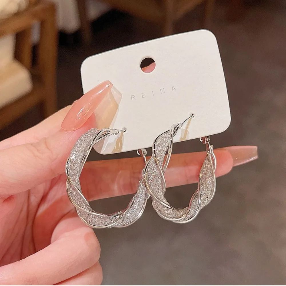 Elegant Shiny Mesh Design Rhinestones Hoop Earrings Vintage Gold Color Hollow Mobius Twisted Round Earrings Women's Jewelry