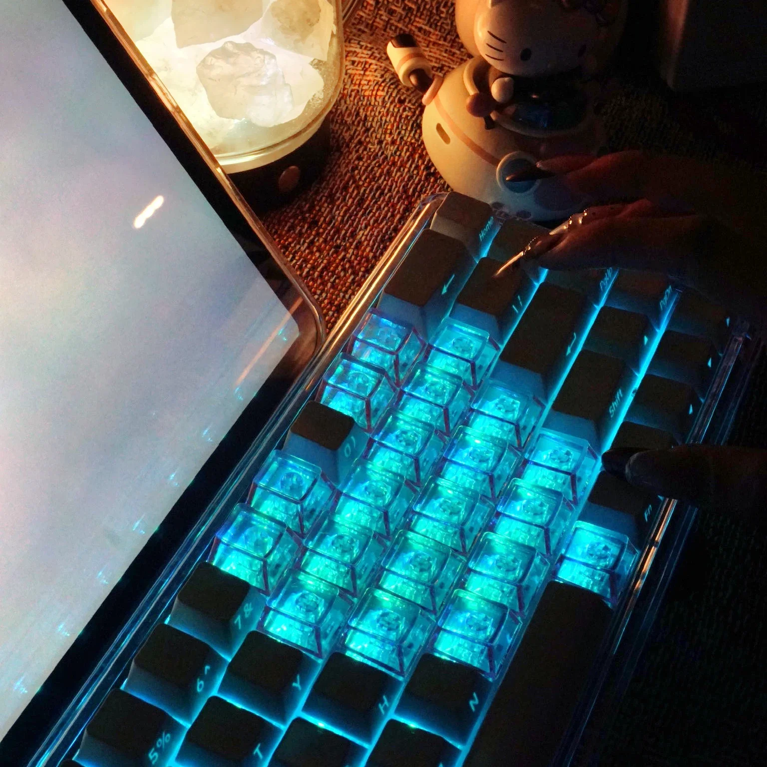 Love keycap PC material Original highly adaptable magnetic axis keyboard