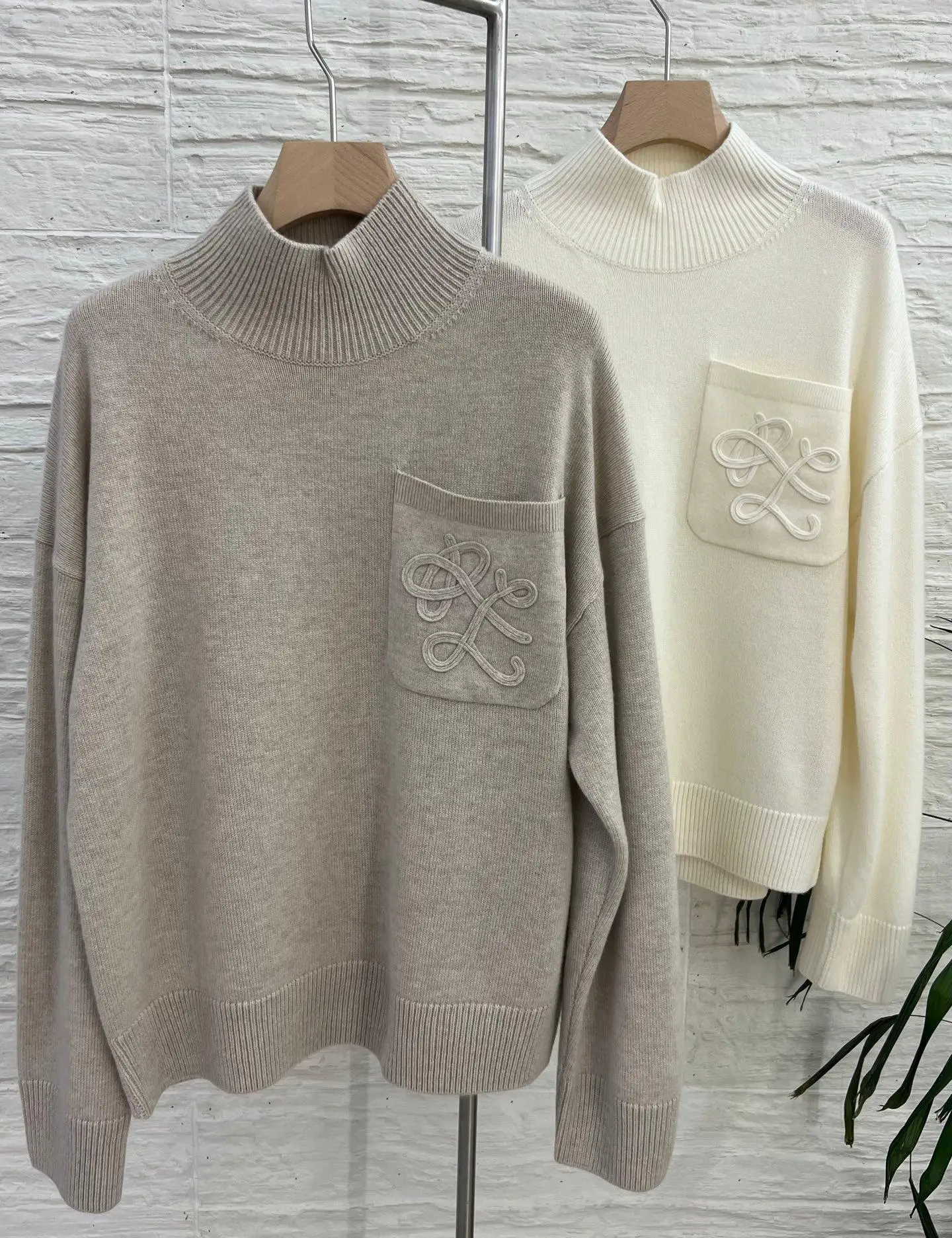 

Luxurious women's half stand neck solid color 100% cashmere knitted sweater
