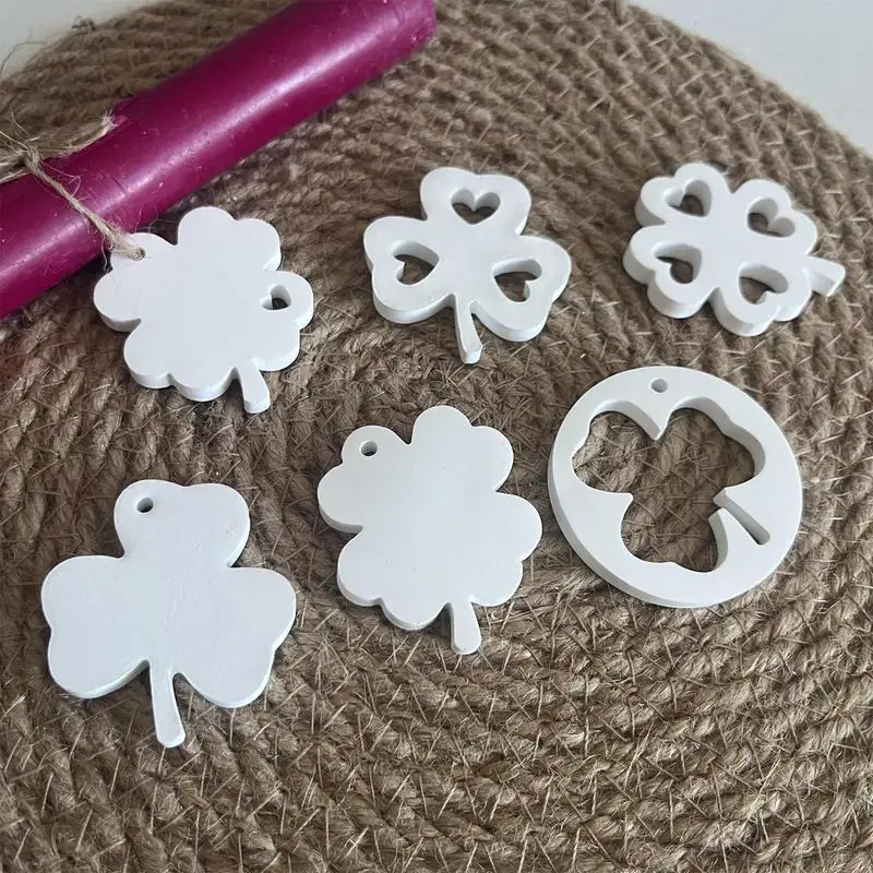 Four Leaves Clover Lucky Silicone Mold Creative Grass Shape Mold for Keychain Pendant St Patricks Day home Decorating Tools