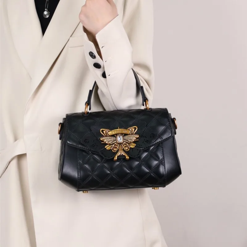 

2025 Autumn/Winter New Women's Handbag Fashion Light Luxury Diamond Grid Embroidery Thread Heavy Industry Butterfly Lock Bag