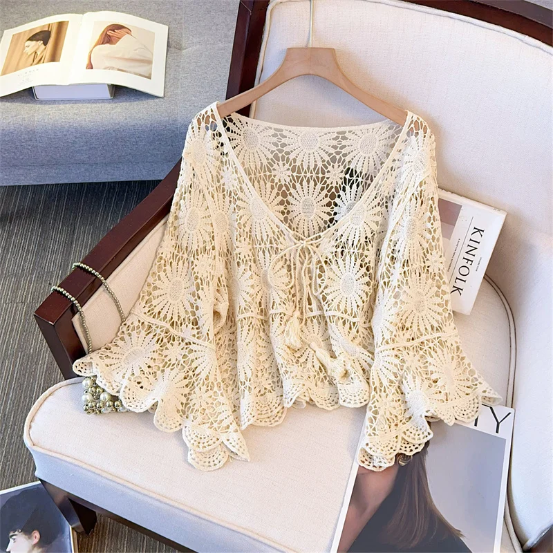 الصيف مضيئة الأكمام مثير الجوف خارج الكروشيه بلوزات من الدانتيل أزياء الشاطئ عطلة شال المرأة قميص واقية من الشمس