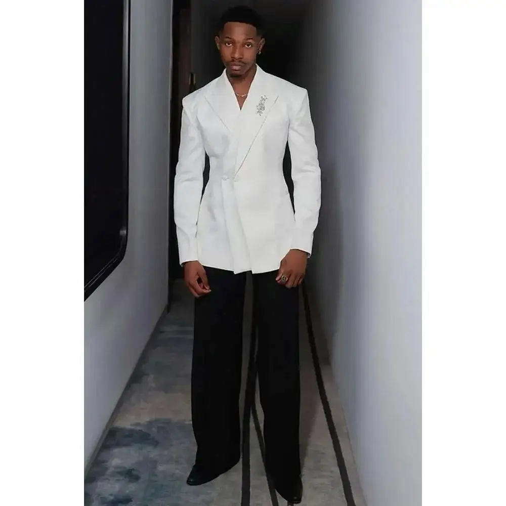 Double Breasted Men Suits 2 Pieces White Jacket Black Pant Fashion Tuxedo For Wedding Prom Groom Trajes De Hombre Blazer