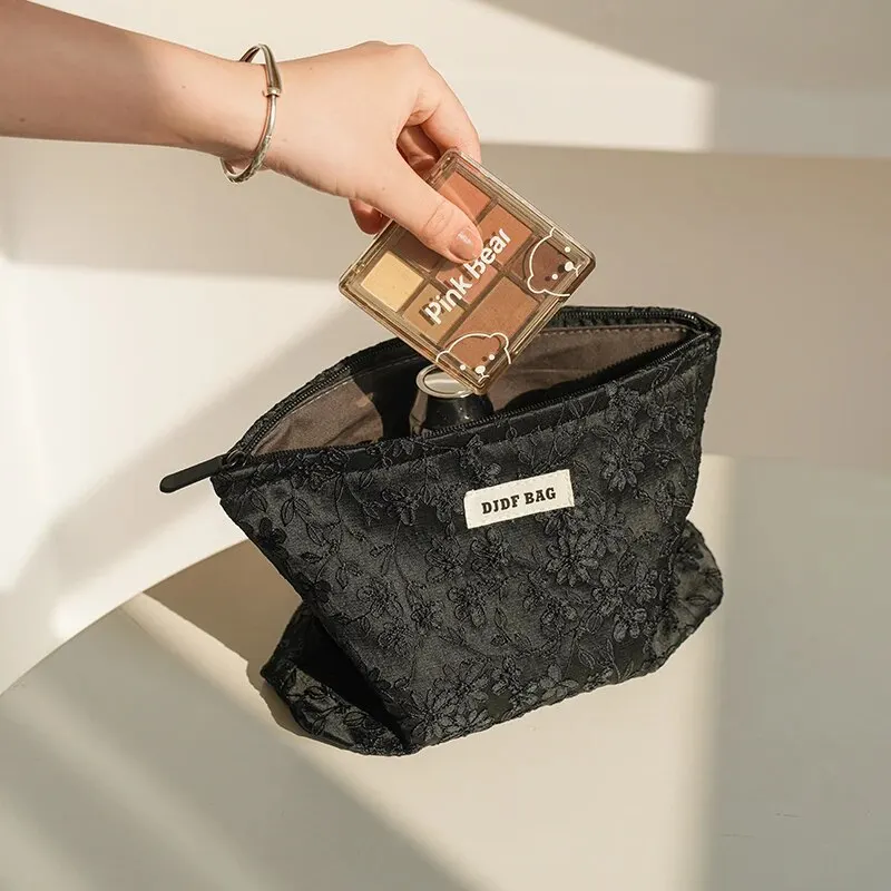 Borsa per il trucco da donna Borsa per il trucco con ricamo nero di grande capacità per rossetto Borsa per cellulare Pochette per pendolari Borsa da toilette da viaggio