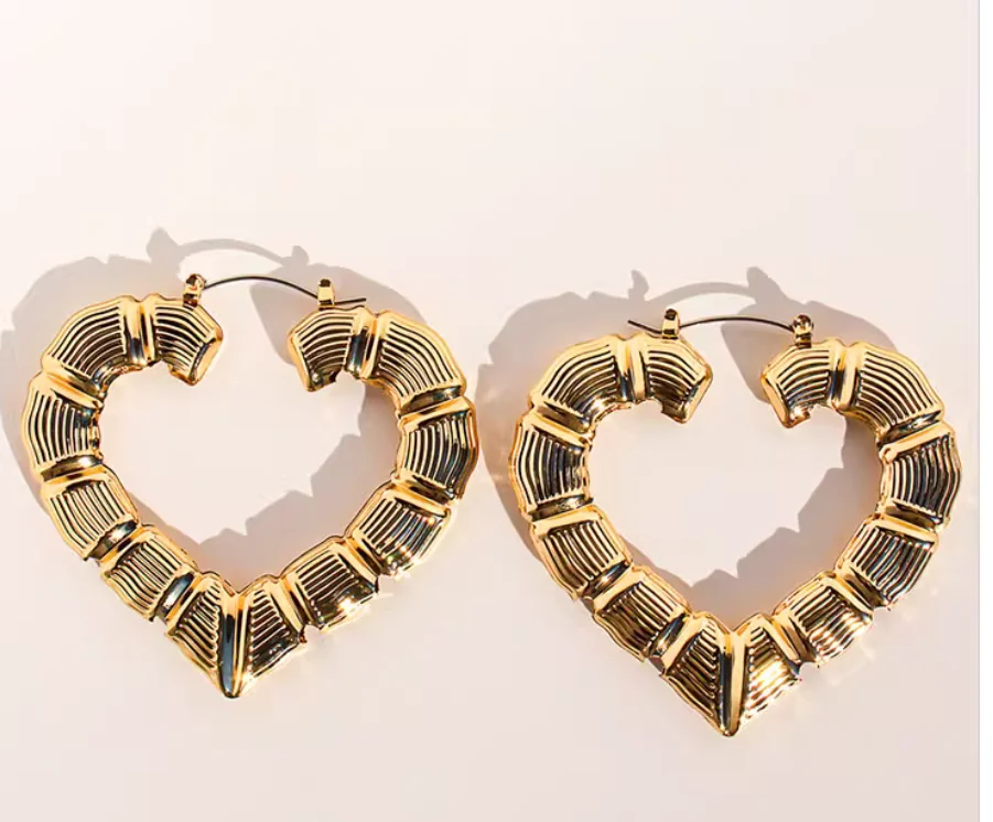 مجوهرات التجارة الخارجية، النمط الأوروبي والأمريكي، أقراط كبيرة مبالغ فيها بشريط من الخيزران، على شكل قلب معدني حلو ورائع