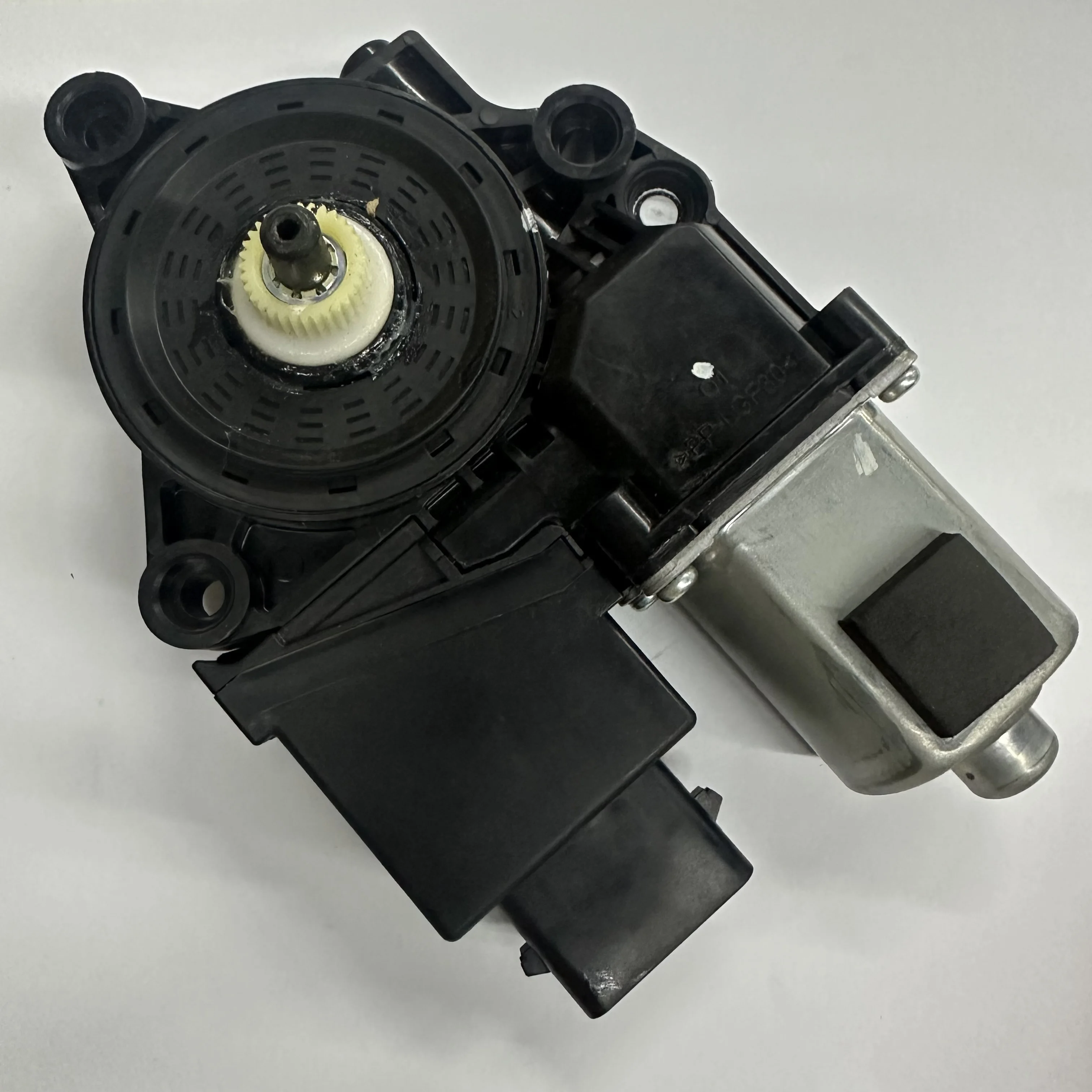 MOTOR ASSY-FRONT POWER WDW LH 82450D3010 82450-D3010: Recensione e Valutazione del Motore per Finestrino Elettrico del Lato Guidatore per Hyundai Tucson TL 2016-2021