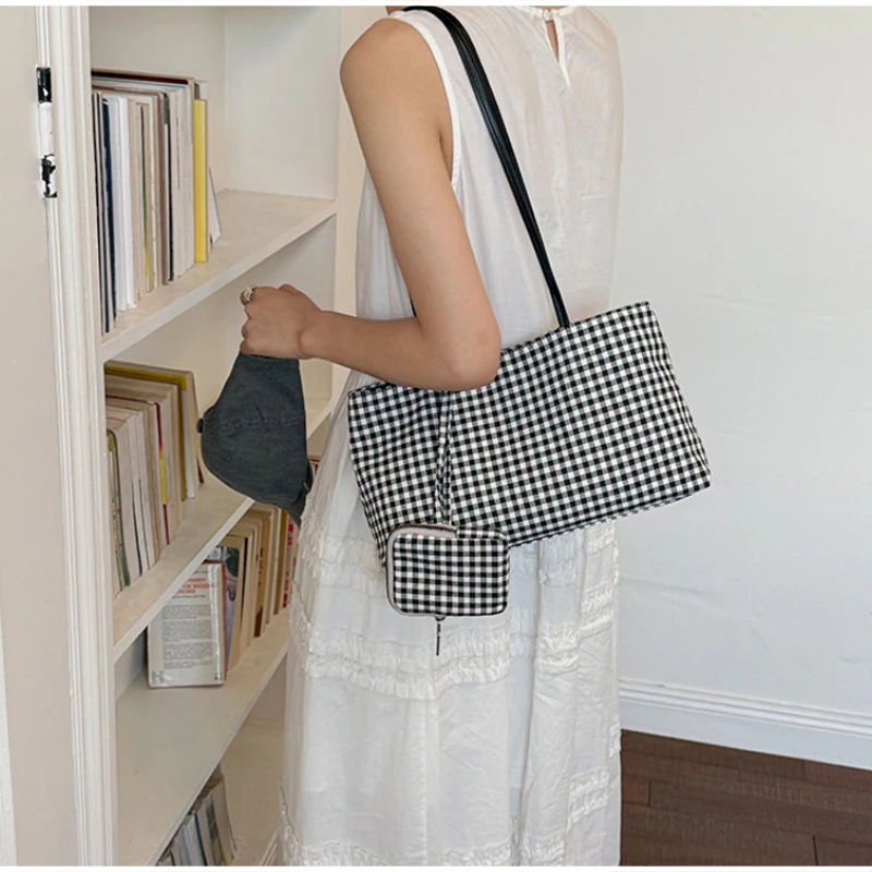 Karierte Canvas-Umhängetasche für Damen, leichte, lässige Pendler-Handtasche, Vintage-Tragetasche mit kariertem Muster und Farbblock-Design – Detail 11