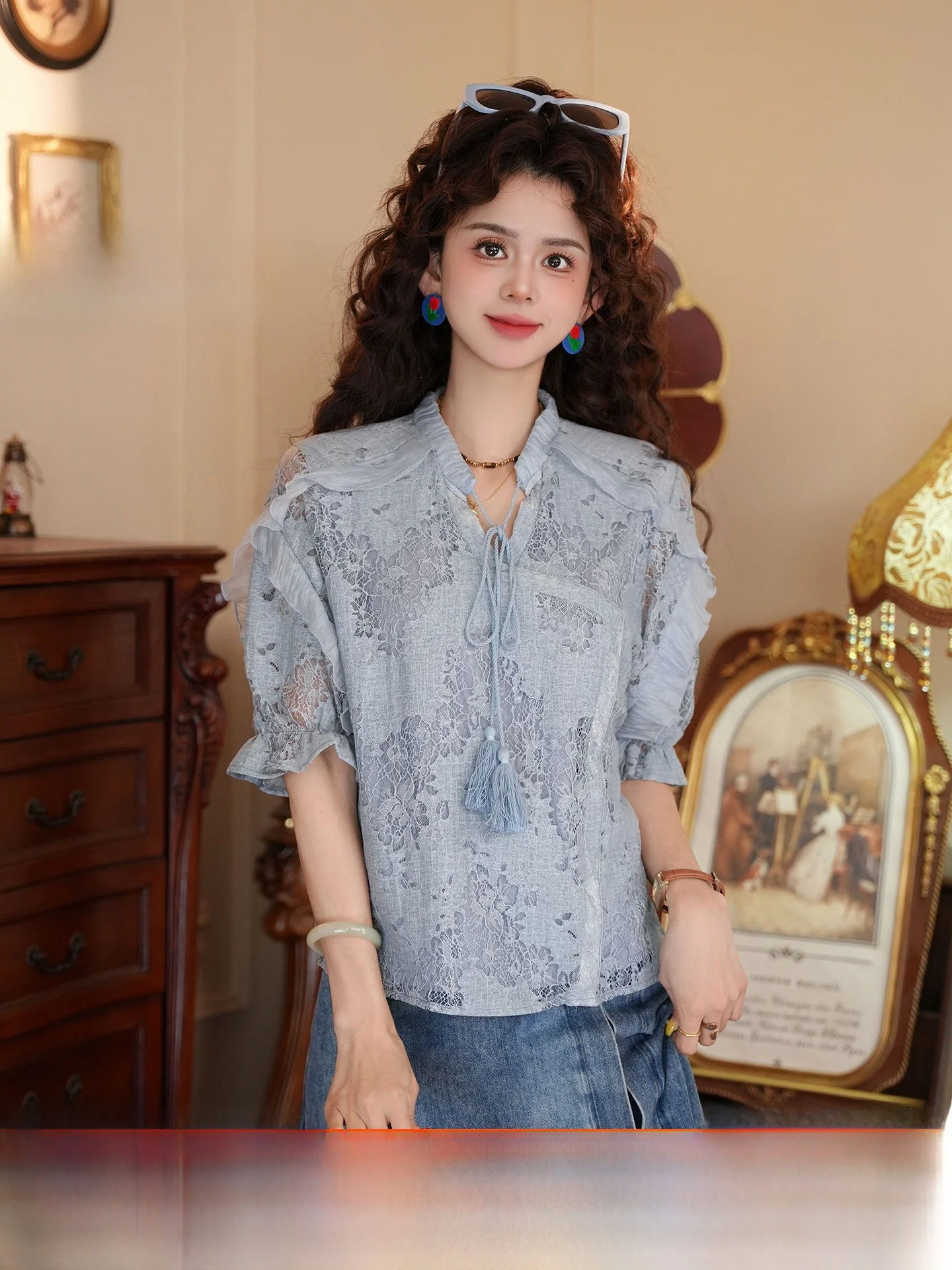 

Chen Jiajie Evening Light Initial Hollow Belted Shirt Women's Unique Versatile Beautiful Early Summer Small Top Lace Bubble S...