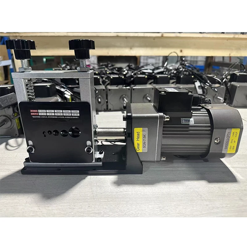 آلة تجريد الأسلاك الكهربائية أوتوماتيكية بالكامل متجرد الأسلاك الصغيرة الخردة الأسلاك النحاسية معدات تجريد الكابلات المنزلية