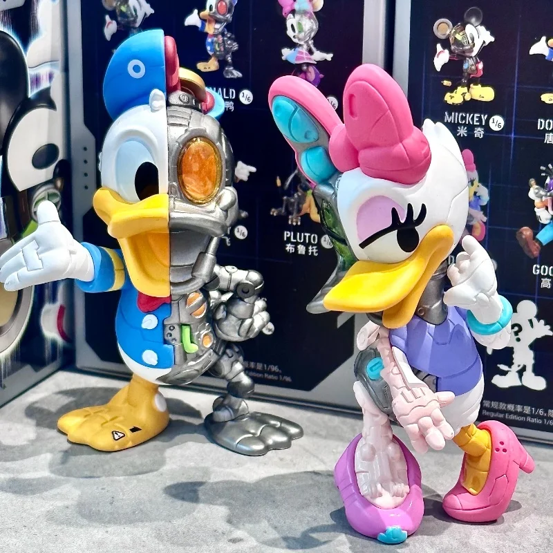 Nieuwe Disney Mickey En Vrienden Cyborg Serie Blinde Doos Donald Duck Pluto Mickey Semi-Mechanisch Model Schattig Anime Figuur Kids Cadeau