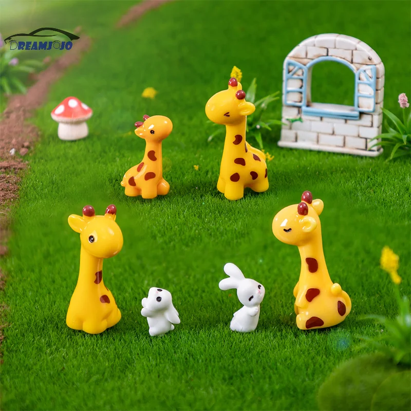 Miniature Giraffe Rabbit Model Mini Bunny Figurine Desktop Garden Landscape Ornament Resin Craft Cute Home Office Decor