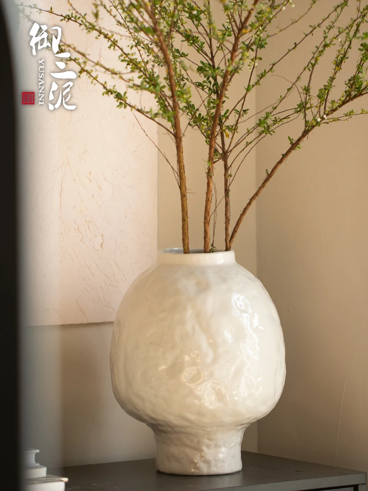 High grade dry flower ware, ceramic, white, minimalist flower arrangement, restored homestay,  living room, hydroponic vase