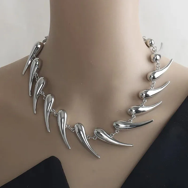 

Geometric Silver Special-shaped Irregular Metal Necklace Light Luxury Exaggerated Neck Chain Men's and Women's Collarbone Chain