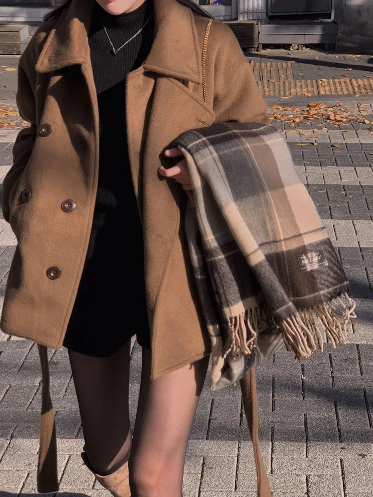 

Winter Warm Woolen Coat Women's Chic Stand Collar Thiened Polyester Fiber Korean Sle Faionable Outerwear for Middle-Age...