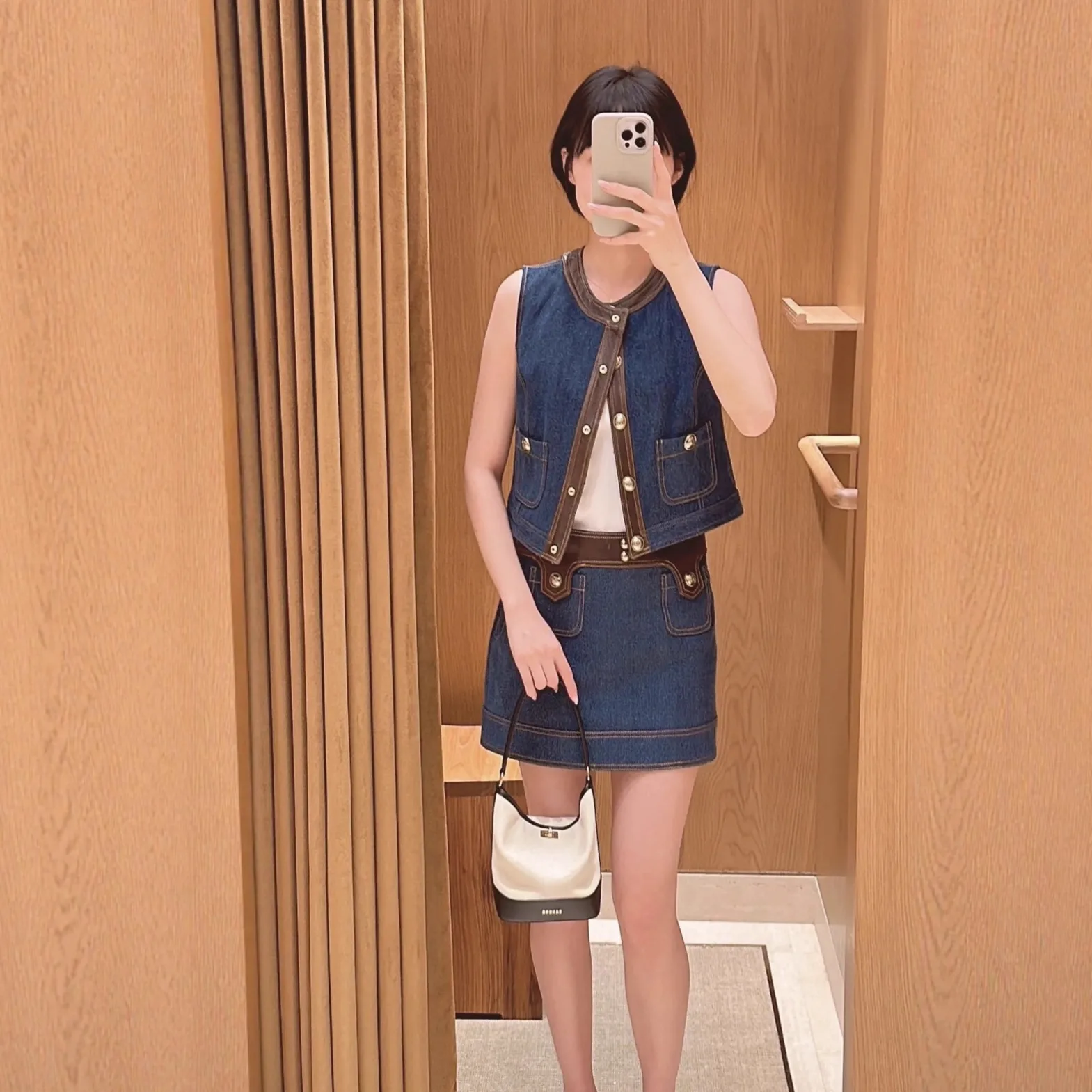 Costume deux pièces en denim décontracté pour femmes, avec gilet sans manches à col rond en patchwork ou jupe à poche fine