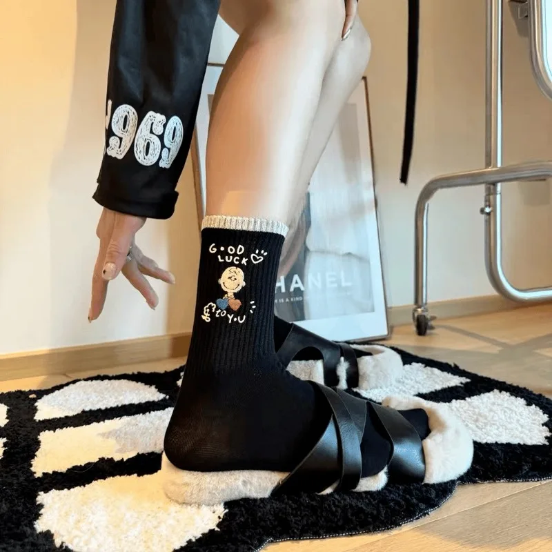 Socks for women Korean style mid-calf cartoon embroidered Snoopy contrasting edge women's socks to wear mid-calf trendy socks